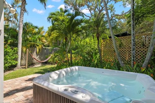 1343 Delmar Ln, Naples FL  34104-4284 exterior