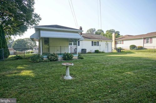 8 Brentwood Rd, Camp Hill PA  17011-2503 exterior