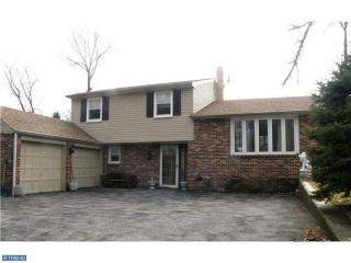 229 Marmic Dr, Southampton, PA 18966-1727