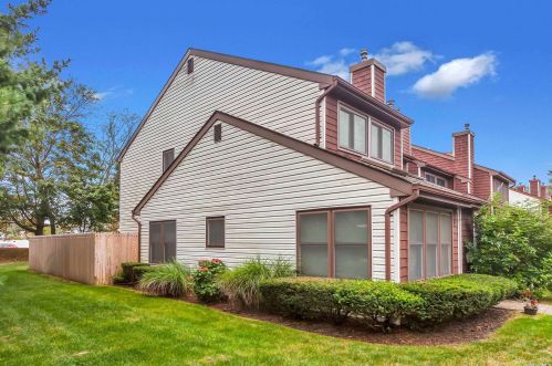 18 Cristi Joe Ct, Islip Manor, NY 11751-3151