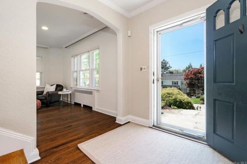 136 Caterson Ter, Hartsdale, NY 10530-2605
