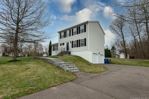 13 Horseshoe Ln, Middletown, CT 06457-7921