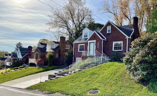 4588 Echo Glen Dr, Pittsburgh, PA 15236-4814