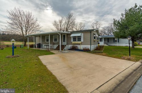716 Pine Blvd, Smithville, PA 17560-9687