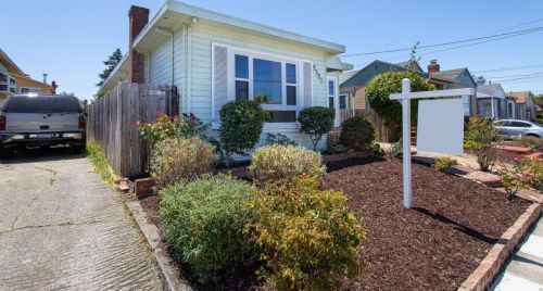 2380 108th Ave, Oakland CA  94603-4112 exterior