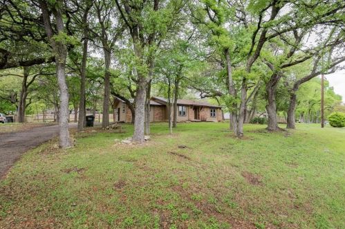 12702 Crystal Creek Dr, Creedmoor, TX 78610-2564