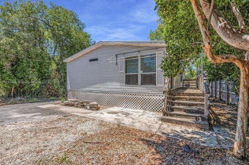 411 Palm Dr, Key Largo, FL 33037-3878
