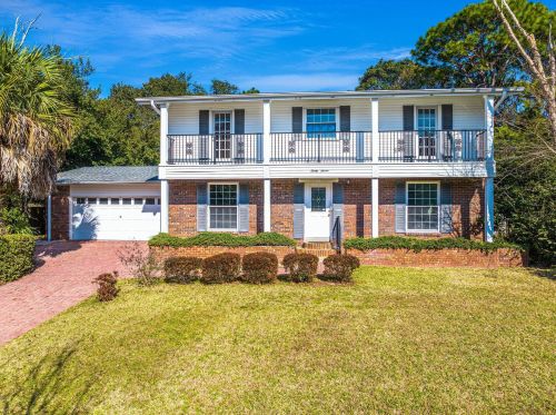 37 Walnut Ave, Shalimar FL  32579-1121 exterior