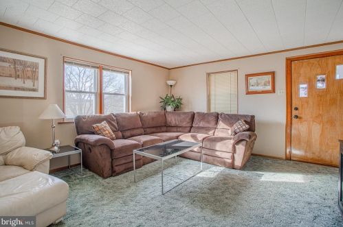 385 Zynn Rd, Downingtown PA  19335-1146 exterior