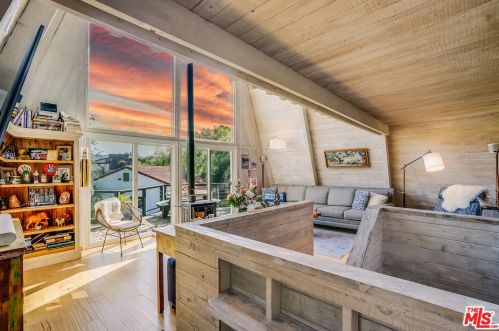 2621 Topanga Skyline Dr, Topanga, CA 90290-4058
