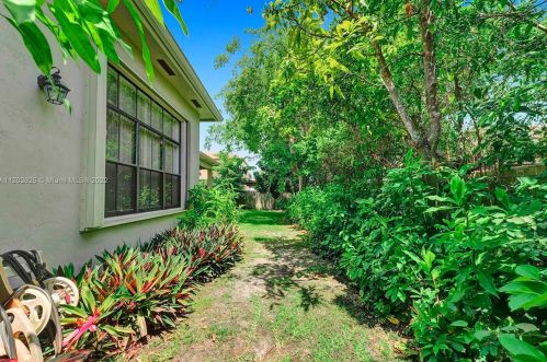 19360 24th St, Hollywood, FL 33029-5926