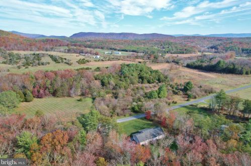 23 Bobby Ln, Edinburg VA  22824-2552 exterior