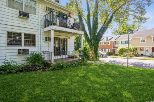 502 Towne House Vlg, Hauppauge, NY 11749-4821