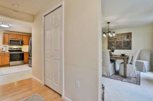 40 Laurel Crst Dr, Brookline NH 03033-2137 exterior