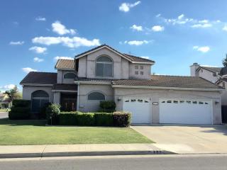 857 Orange St, Hanford, CA 93230-2341