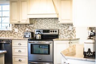 320 Eckart St, Bridgeport CT  06606-1142 exterior