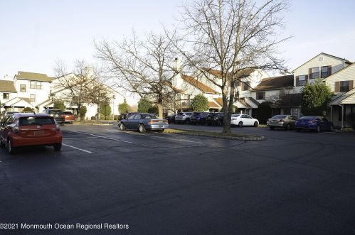 1709 Woodbridge Commons Way, Iselin NJ  08830-3045 exterior