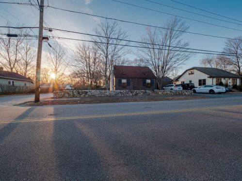 107 Buttonwoods Ave, Warwick, RI 02886-5236