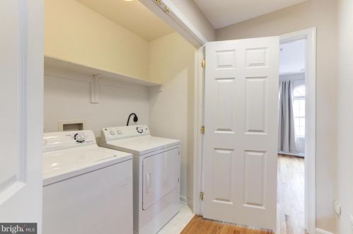 12158 Chancery Sta Cir, Herndon VA 20190-5803 exterior