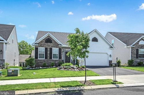 135 Goldenfield Dr, Lancaster, PA 17603-5677