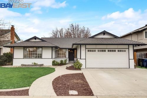 1137 Caroline Ct, Livermore, CA 94551-1839