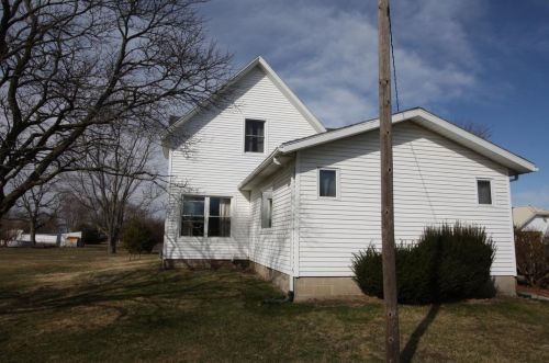 214 Iroquois St, Goodland, IN 47948-8031
