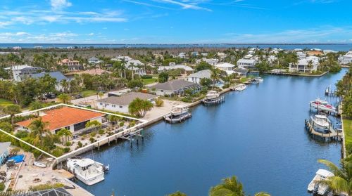 1658 Sabal Palm Dr, Sanibel, FL 33957-3430