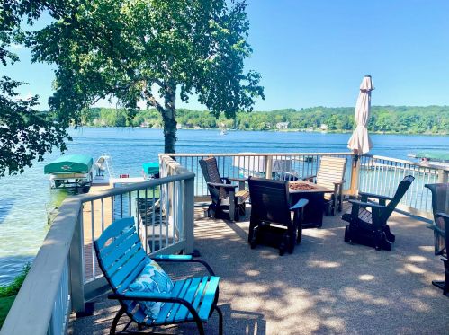 5435 Silver Lake Dr, West Bend, WI 53095-8714