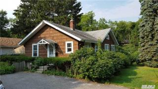 4 Highview Ave, Strongs Neck, NY 11733-3913