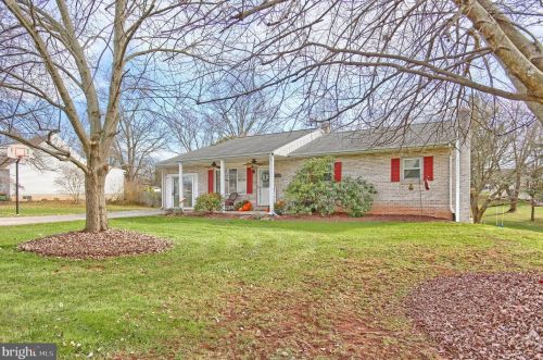 370 Fairway Dr, Etters, PA 17319-9513