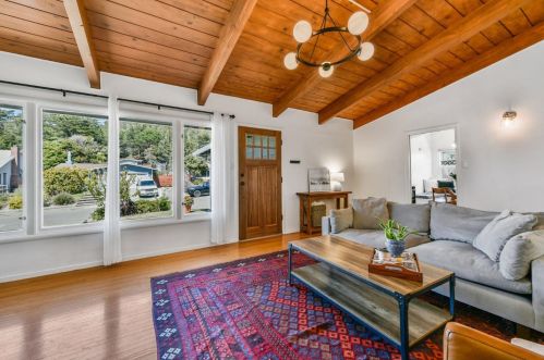 360 Milagra Dr, Pacifica CA  94044-2335 exterior