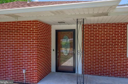 3450 Fishing Crk Vly Rd, Harrisburg PA 17112-9627 exterior