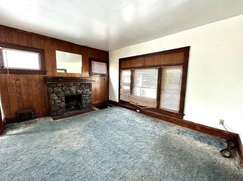 735 Oakland Ave, Hermitage PA  16146-4056 exterior