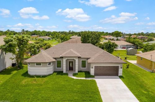 4305 10th St, Lehigh Acres, FL 33976-2717