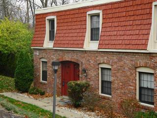1294 Pennsbury Blvd, Pittsburgh, PA 15205-1639