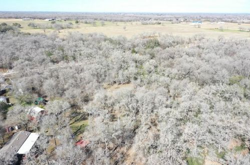 555 Windmill Cir, Kingsbury, TX 78638-2619
