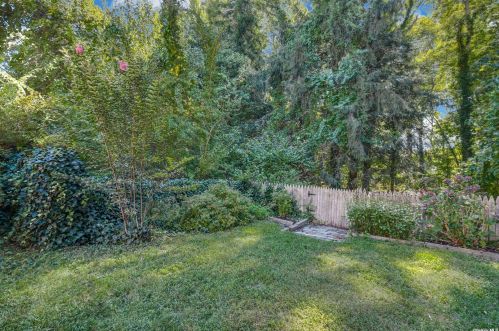 34 Twin Cedar Ln, Northport NY  11768-2232 exterior