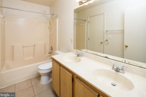 28 Periwinkle Ct, Dover DE  19904-7759 exterior