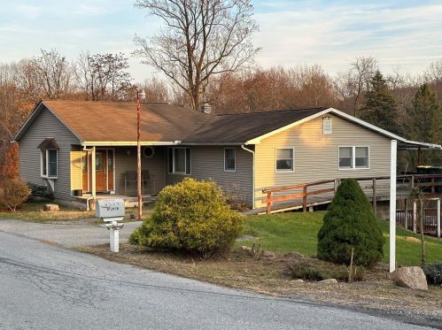 2970 Avery Rd, Slatington, PA 18080-3339