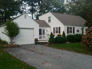 1 Tomahawk Trl, Cranston RI  02921-2571 exterior