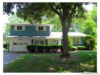 140 Olympia Dr, Rochester, NY 14615-1204