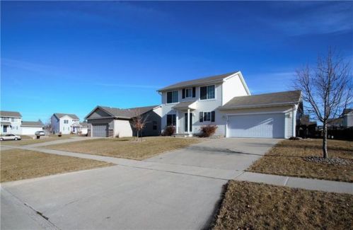795 Deerfield Ln, Waukee, IA 50263-8606