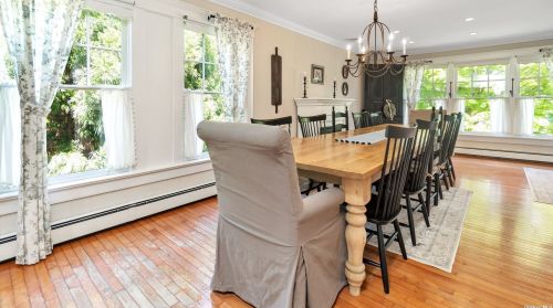 10 Lakeview Dr, Center Moriches, NY 11934-2518