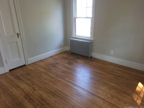 49 Norman St, Manchester CT  06040-6113 exterior