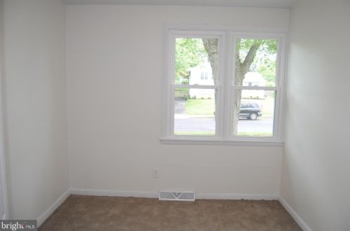 2065 Geoffrey Dr, Willow Grove PA  19090-2217 exterior