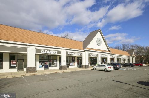 9111 Meadowcreek Ln, Lorton VA  22079-3238 exterior