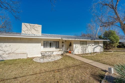 1107 Sandstone St, Sunrise Beach TX  78643-2426 exterior