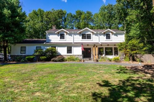 8 Wedgewood Way, Scotch Plains NJ  07076-2727 exterior