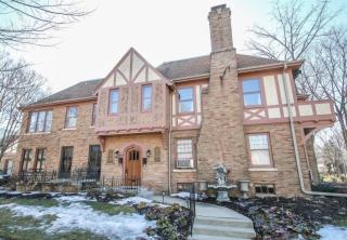 2503 Olive St, Milwaukee, WI 53211-1737