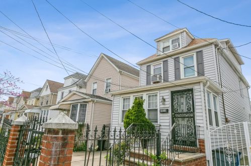 89-18 204th St, Jamaica, NY 11423-2205